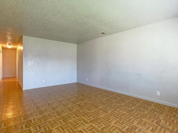 5th image of 1610 Honeysuckle Dr