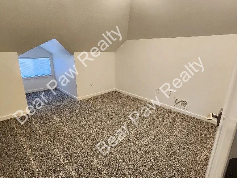 1007 W 29th St — Photo 18
