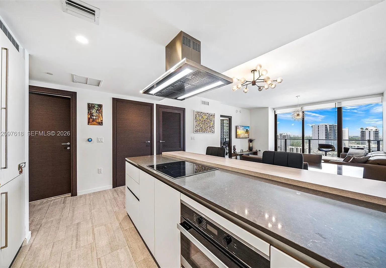Brickell Flatiron Condo — Photo 2