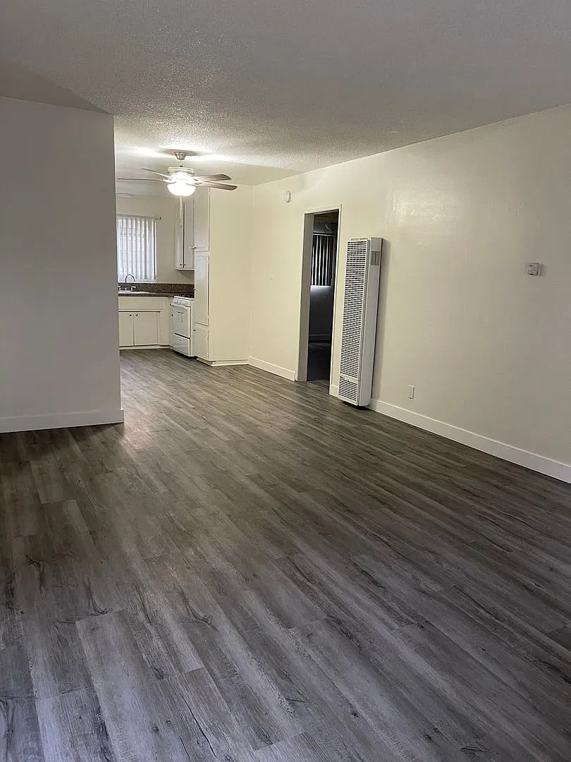 139-145 E Spring St — Photo 3