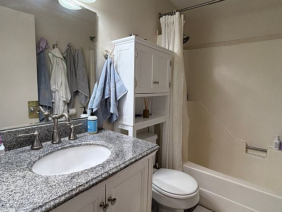 4th image of 78 Gainsborough St #109