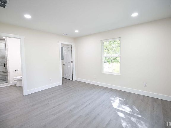 4th image of 407 E Chester Dr