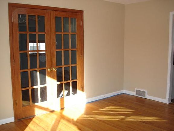 5th image of 909 Cleary Ave
