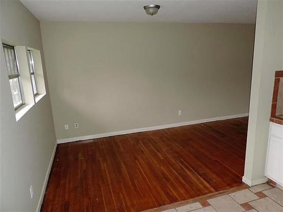 2nd image of 3420 Sophia St