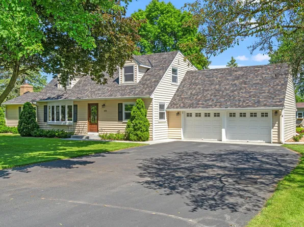 8656 27th St N, Lake Elmo, MN 55042