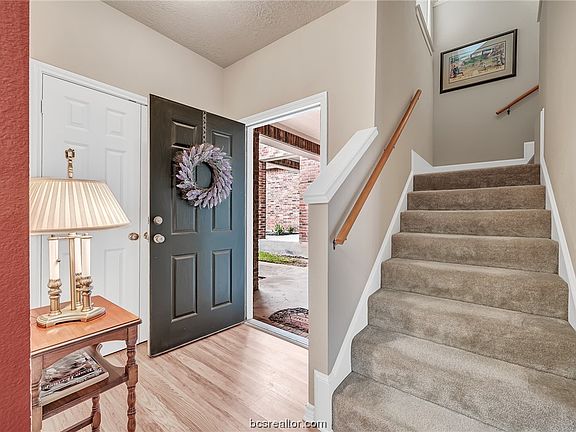 3rd image of 4305 Spring Hill Dr