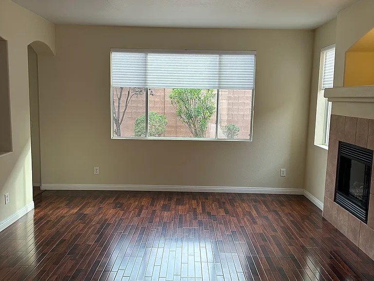 11453 Diveley Ave — Photo 30