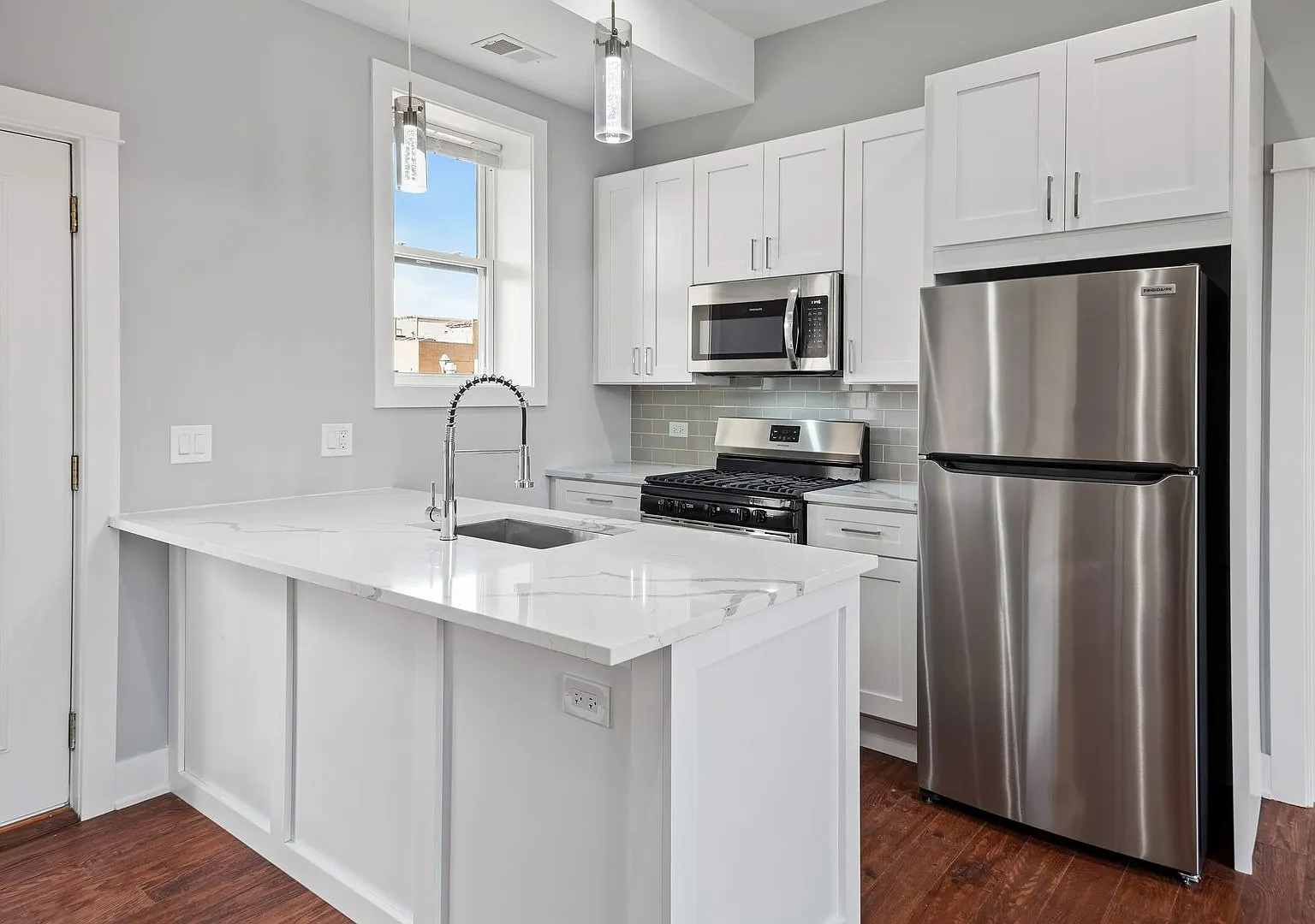 Rehabbed, Gorgeous 1bd/1.5bth, Huge Private Deck, Avail 9/1! — Photo 3