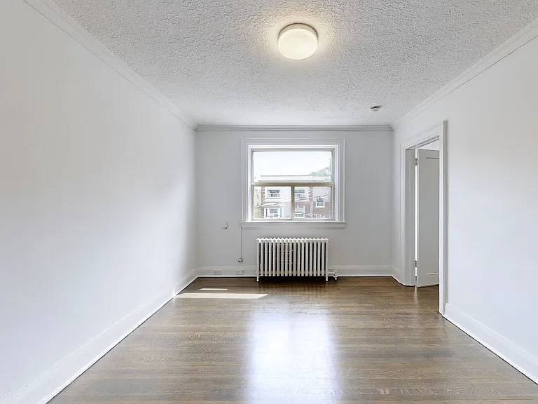 1602 Bathurst St — Photo 8