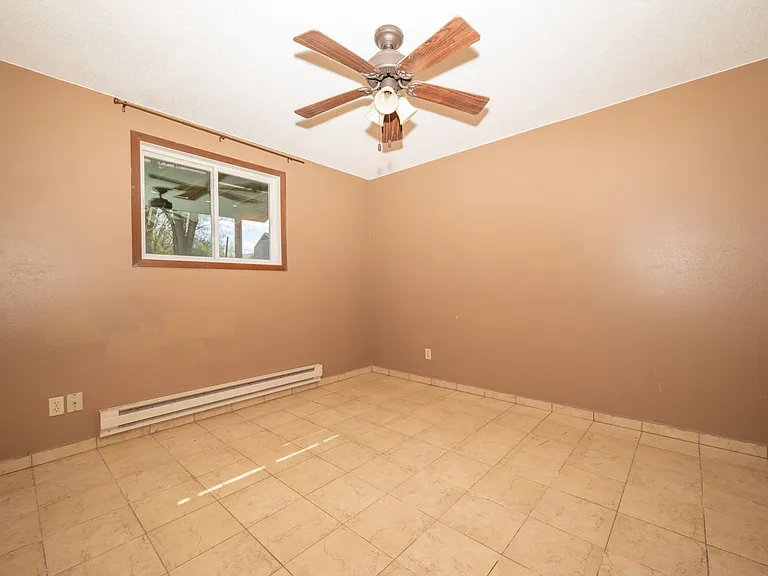 415 E Foster St — Photo 9