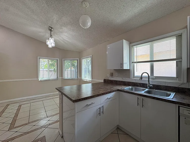 1038 W Jasmine Ln — Photo 24