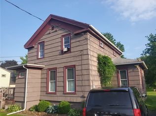 32 Geddes St, Holley, NY 14470