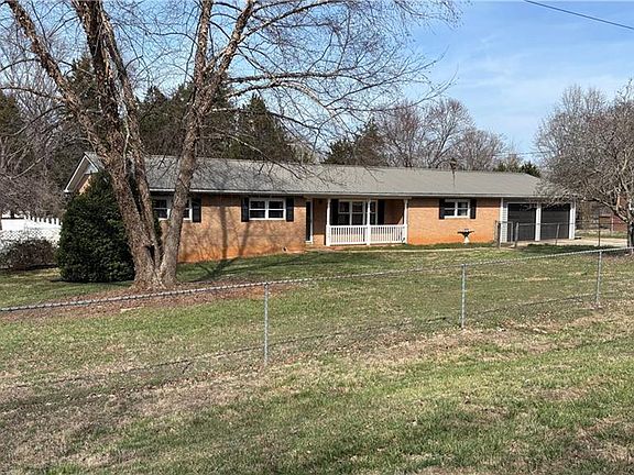 3rd image of 3948 Valley Dr