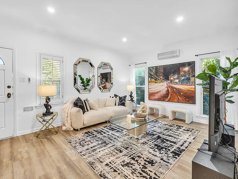 8700 Bonner Dr — Photo 3