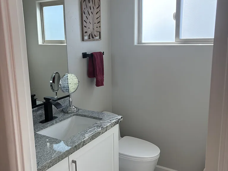 .5 Bathroom (upstairs)