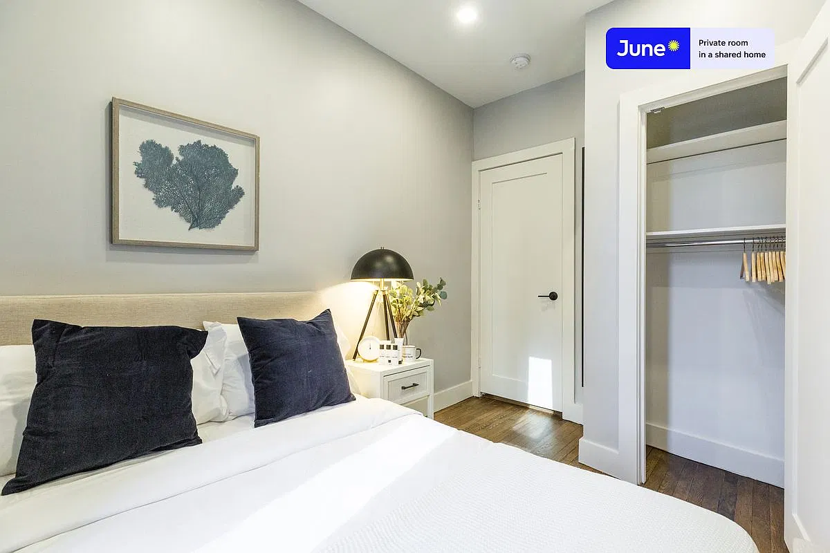 Full bedroom in 4 bed/2 bath home in Morningside Heights #324 C — Photo 2