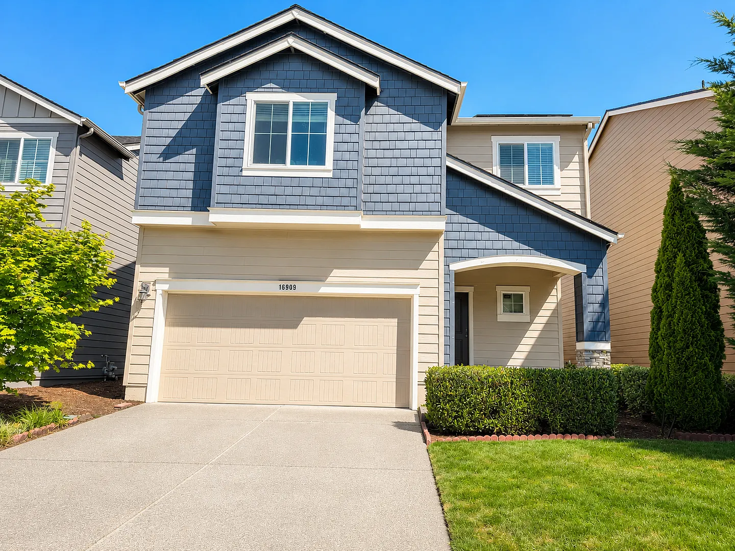 Large 4 Bedroom Home with EV Charger and Solar in Bethany Area — Photo 1