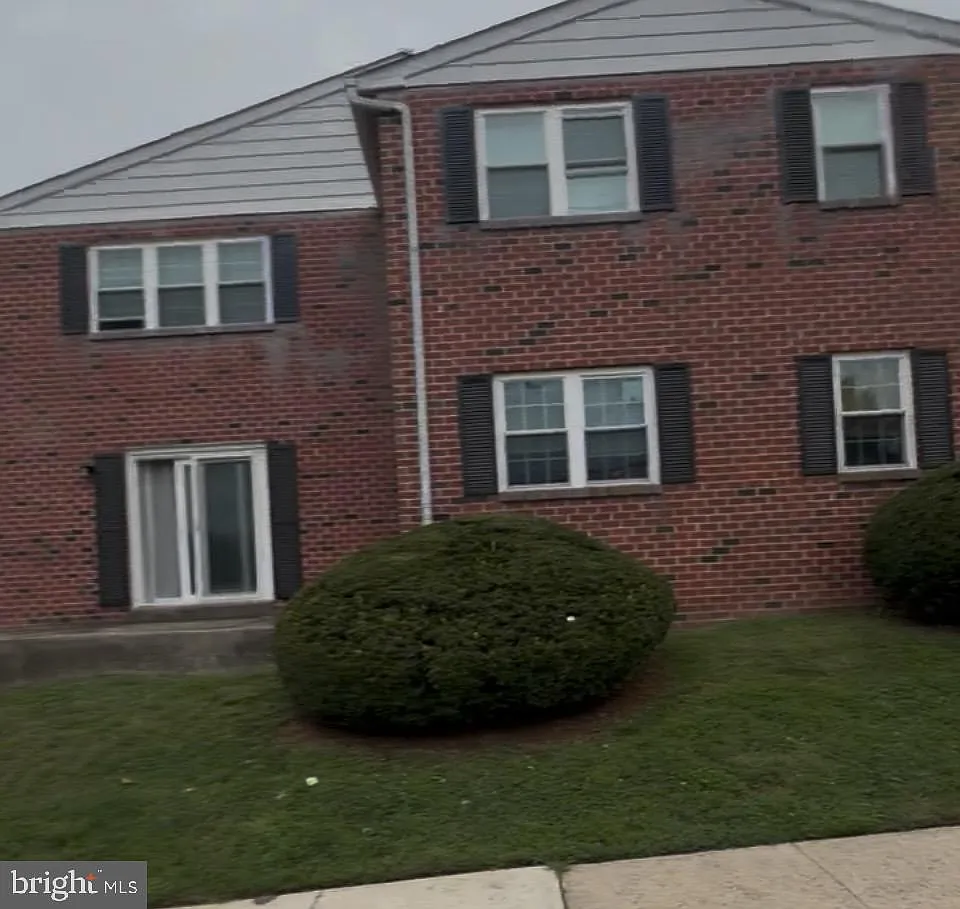 2 bed, 1.0 bath, 1020 sqft, $1,800 — Photo 1