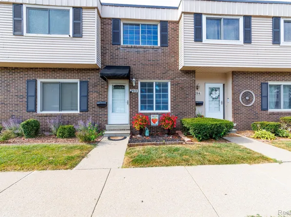 703 Estrada Dr, Belleville, MI 48111