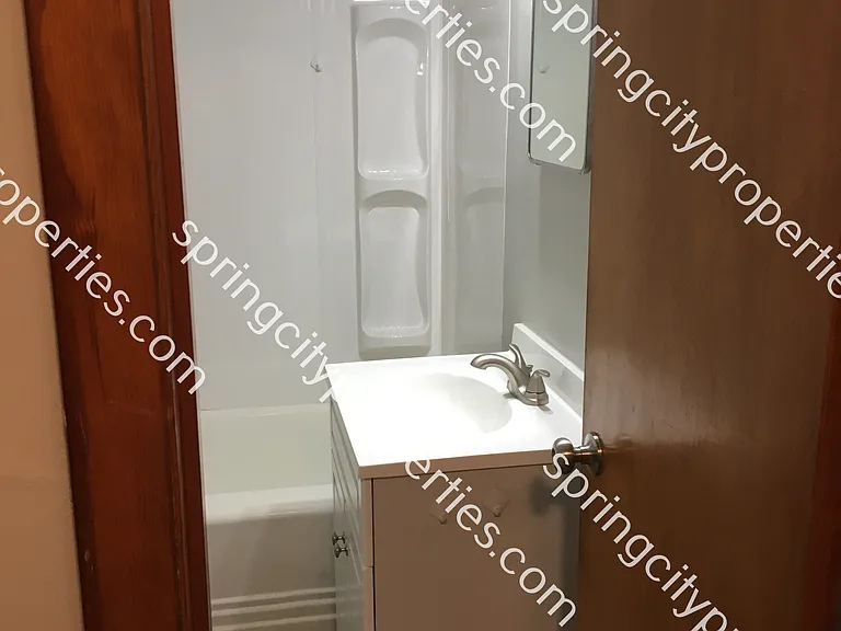 112 E Oak St — Photo 14