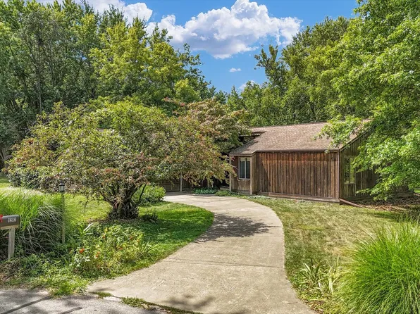 1203 Marianne Ct, Mahomet, IL 61853