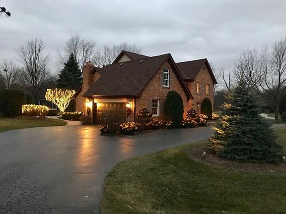 4th image of 825 Huntsmoor Dr