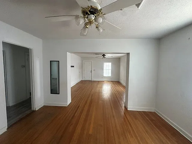 3 bed, 1218 sqft, $2,100 — Photo 4