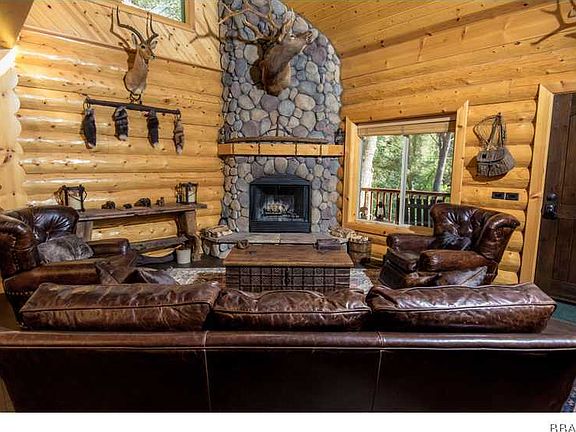 3rd image of 43442 Bow Canyon Ct
