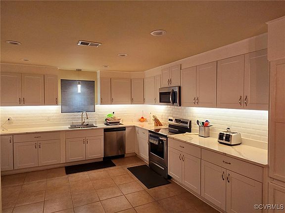 3rd image of 631 Winnetka Ave