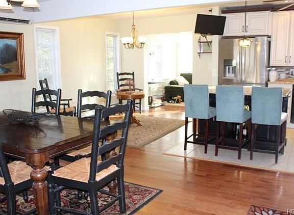 3rd image of 13 Rocky Ln