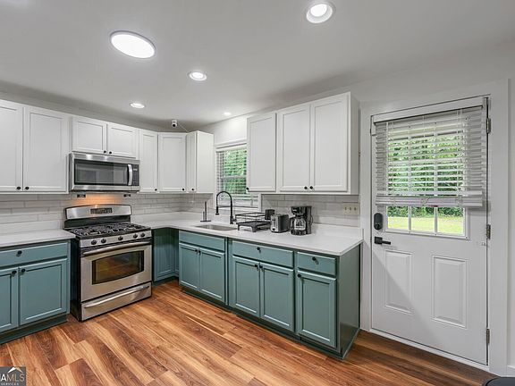 4th image of 1916 Glen Mora Ct