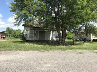 208 Thomas St, Refugio, TX 78377