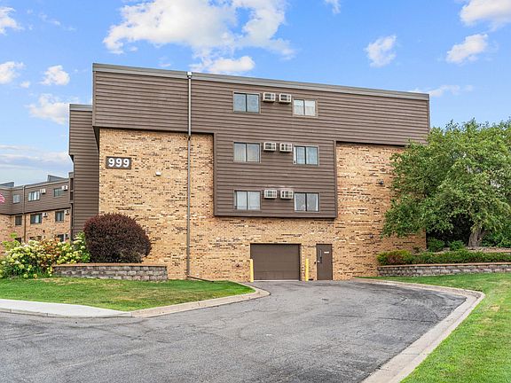 3rd image of 999 41st Ave NE APT 114