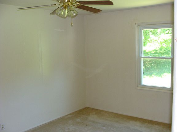 4th image of 2721 Chatham Dr