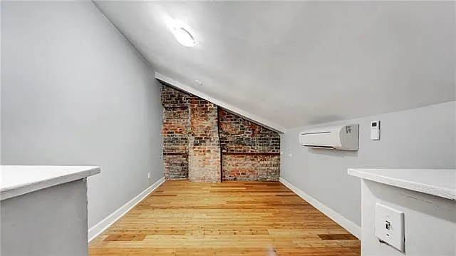 632 Burgundy St — Photo 43