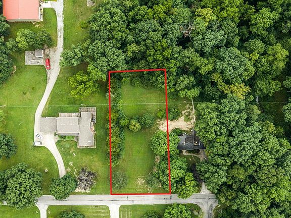 2nd image of 3818 Rosewood Dr