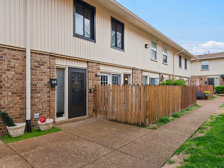 2116 Hobbs Rd #C2 — Photo 2