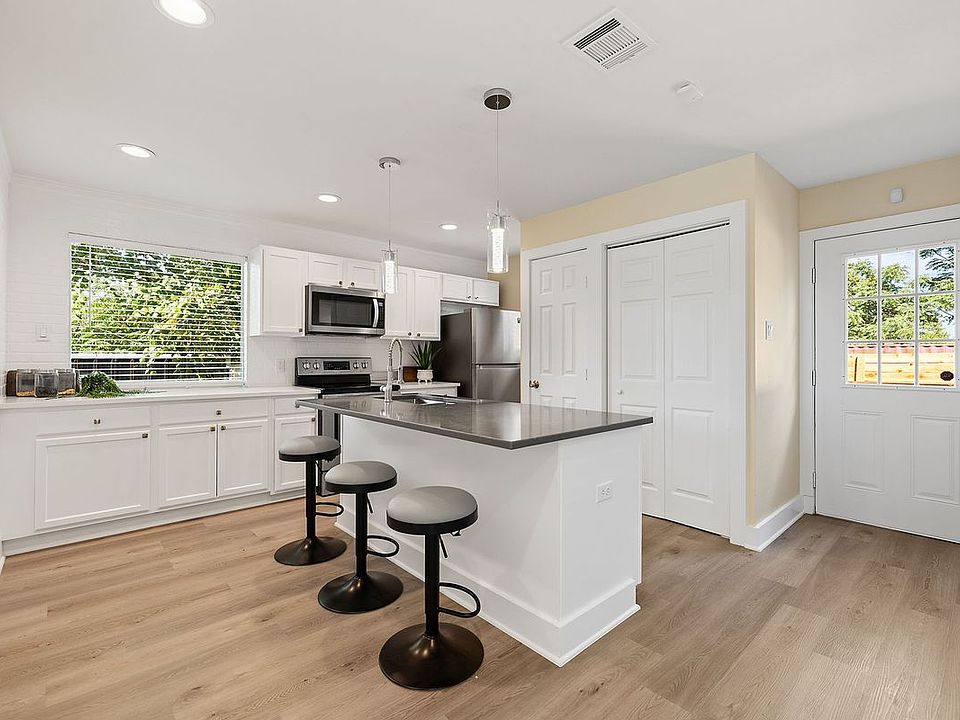 2nd image of 1171 Nickols Ave #1