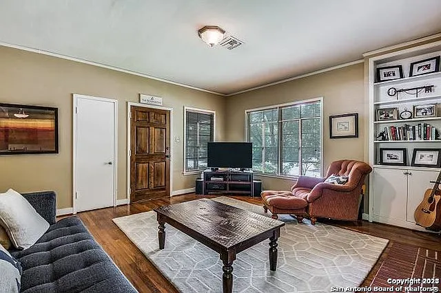 2 bed, 2.0 bath, 2054 sqft, $2,350 — Photo 4