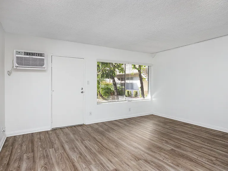 Carson Oakwood Apartments — Photo 49