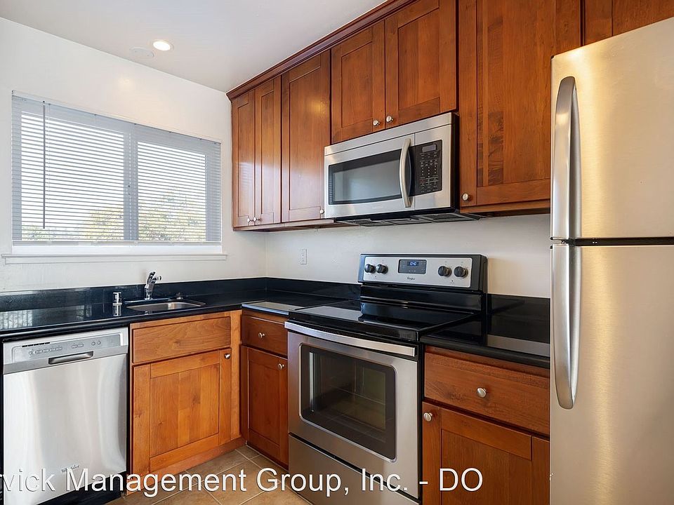 1st image of 467 Clinton St APT 9