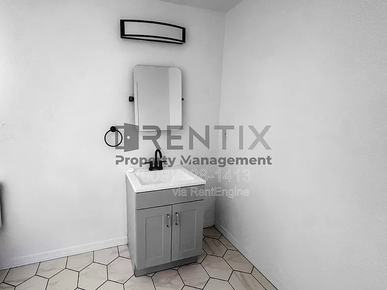 1560 Church St #B — Photo 9