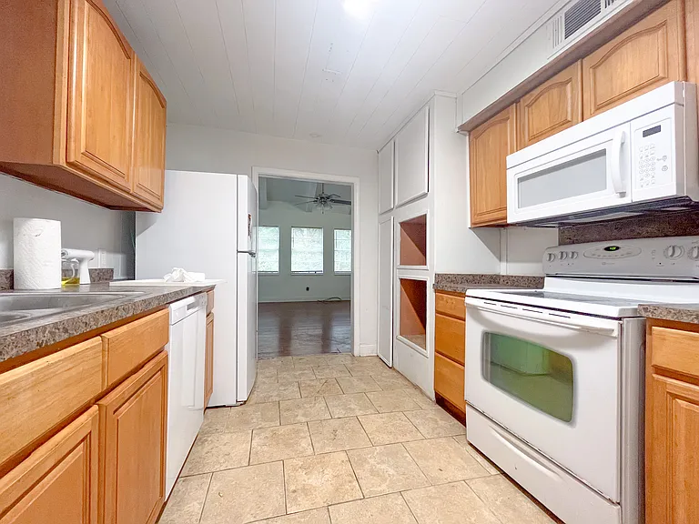 60309 W Spruce Ln — Photo 4