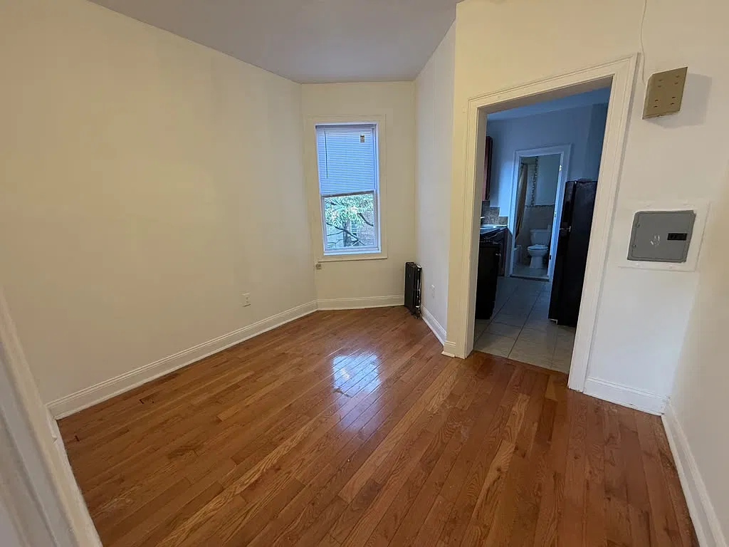 214 64th St — Photo 3