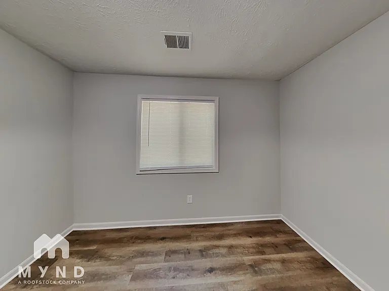 947 Mainstreet Lake Dr — Photo 15