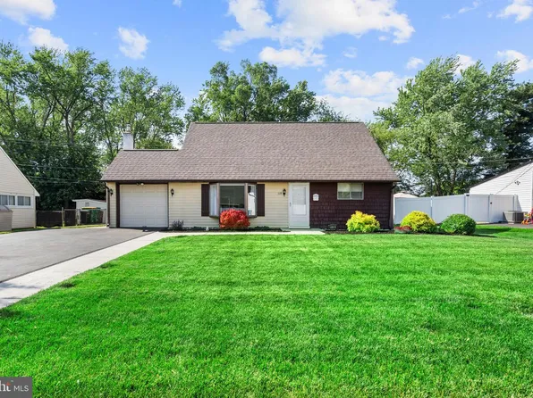 119 Harvest Rd, Levittown, PA 19056