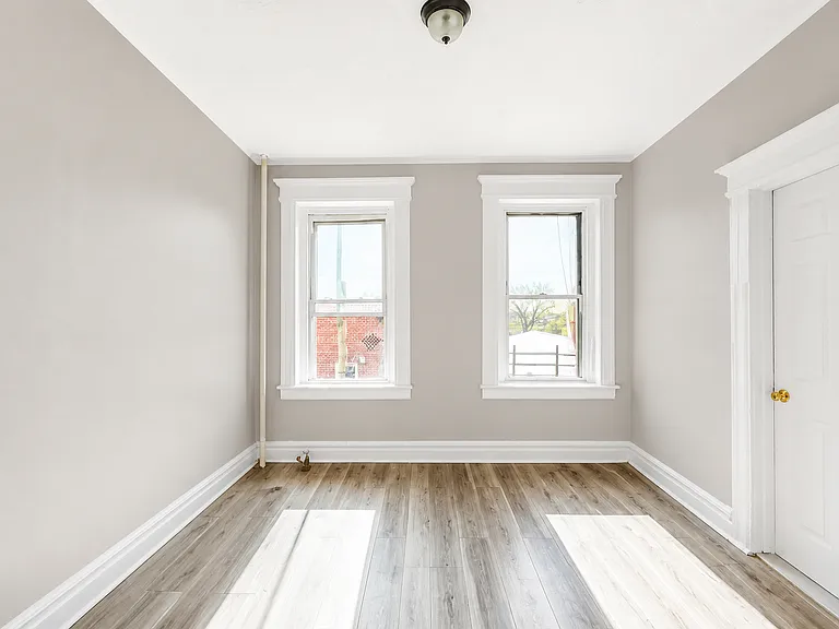 225-227 Clifton Ave #10A — Photo 5