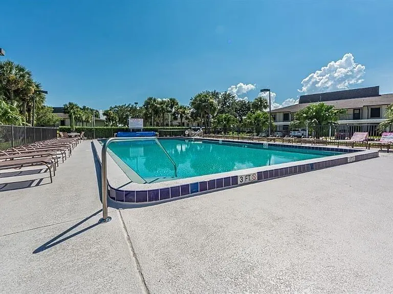 32 Plantation Dr #103 — Photo 25