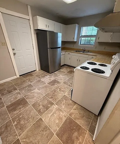 3369 Trafalgar Sq #A — Photo 8