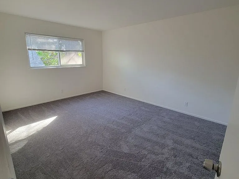 50 Foster St — Photo 8